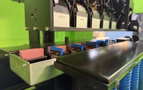 Helix High Throw capping wiping station