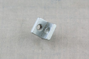 Plate-holding angle plate clamp with M5 x 8mm screw